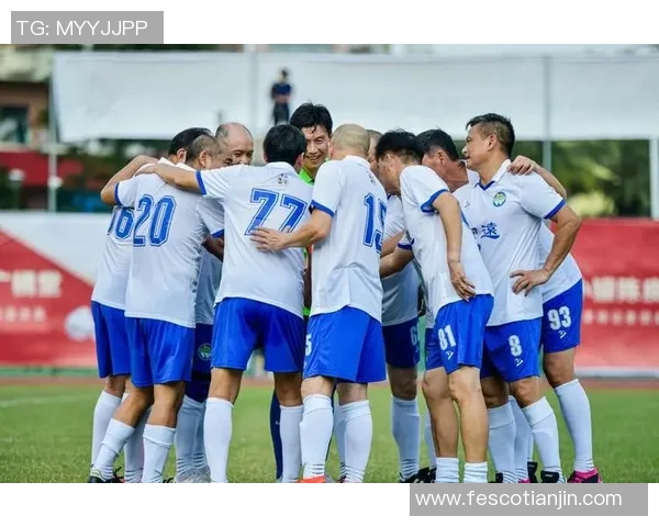 带球技术出众的足球明星们如何在赛场上展现个人魅力与团队配合